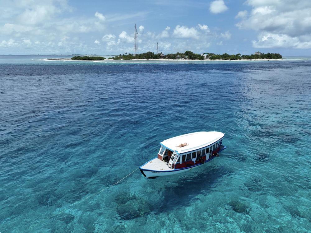 Surf Yoga Camp Hotel Thulusdhoo ภายนอก รูปภาพ