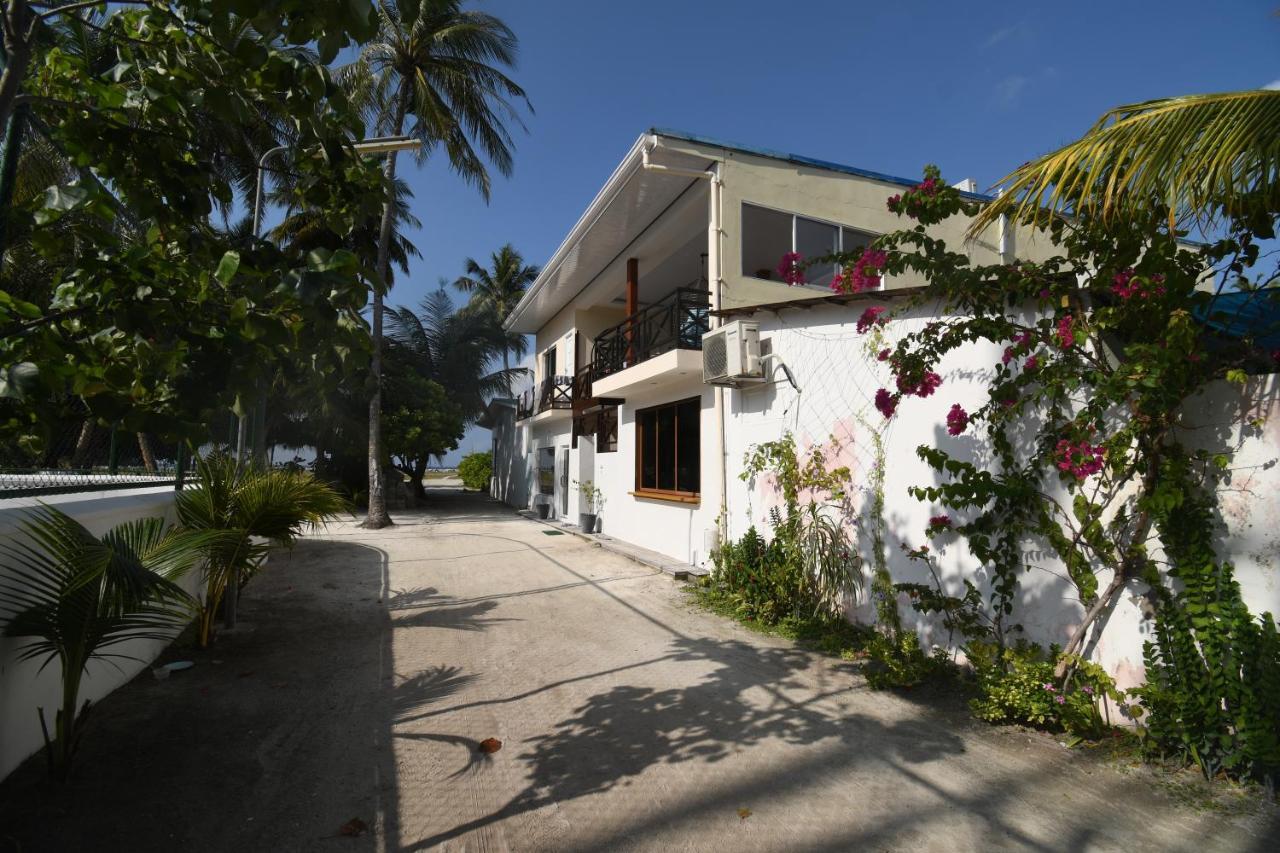 Surf Yoga Camp Hotel Thulusdhoo ภายนอก รูปภาพ